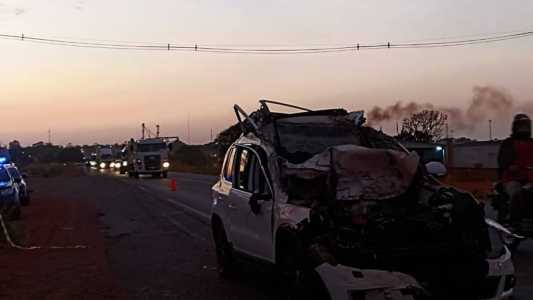 Carro ficou completamente destruído