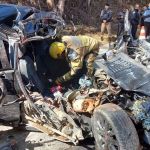Acidente deixa três mortos em estrada de Minas; vídeo mostra resgate do Corpo de Bombeiros