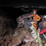 Motorista com múltiplas fraturas é resgatado com vida após carro cair na Serra do Rola Moça; veja imagens 
