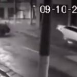 Vídeo: carro se parte ao meio após bater em poste no Brás, em SP; uma pessoa morreu