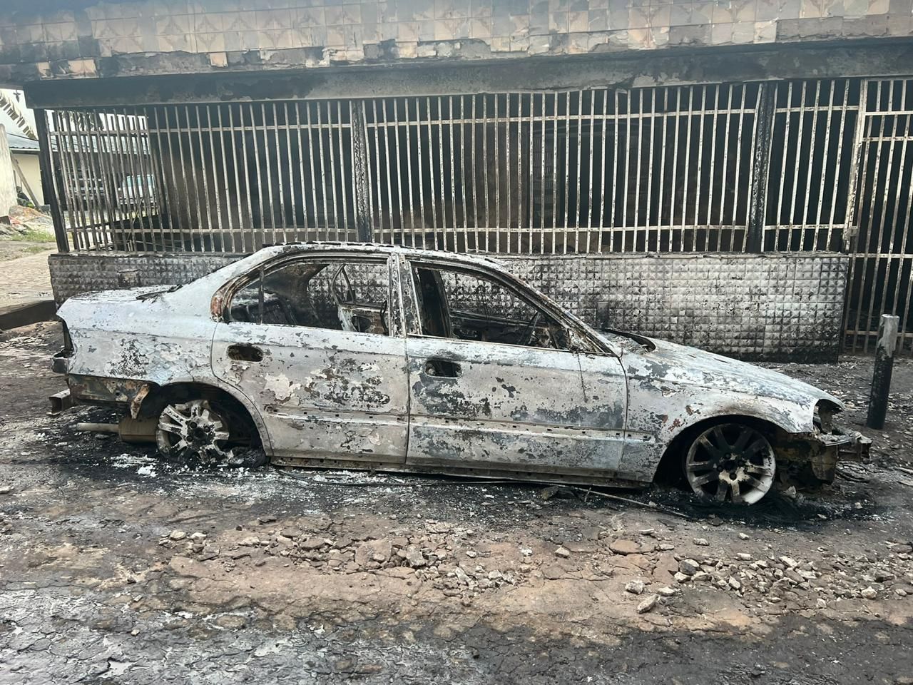 Honda Fit, Monza e Montana: veja como ficaram carros incendiados no Anel Rodoviário de BH