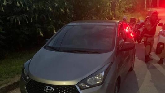 Carro foi encontrado pela Polícia Militar
