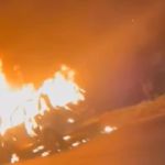 Vídeo: carro pega fogo no Anel Rodoviário, em BH, e mobiliza bombeiros
