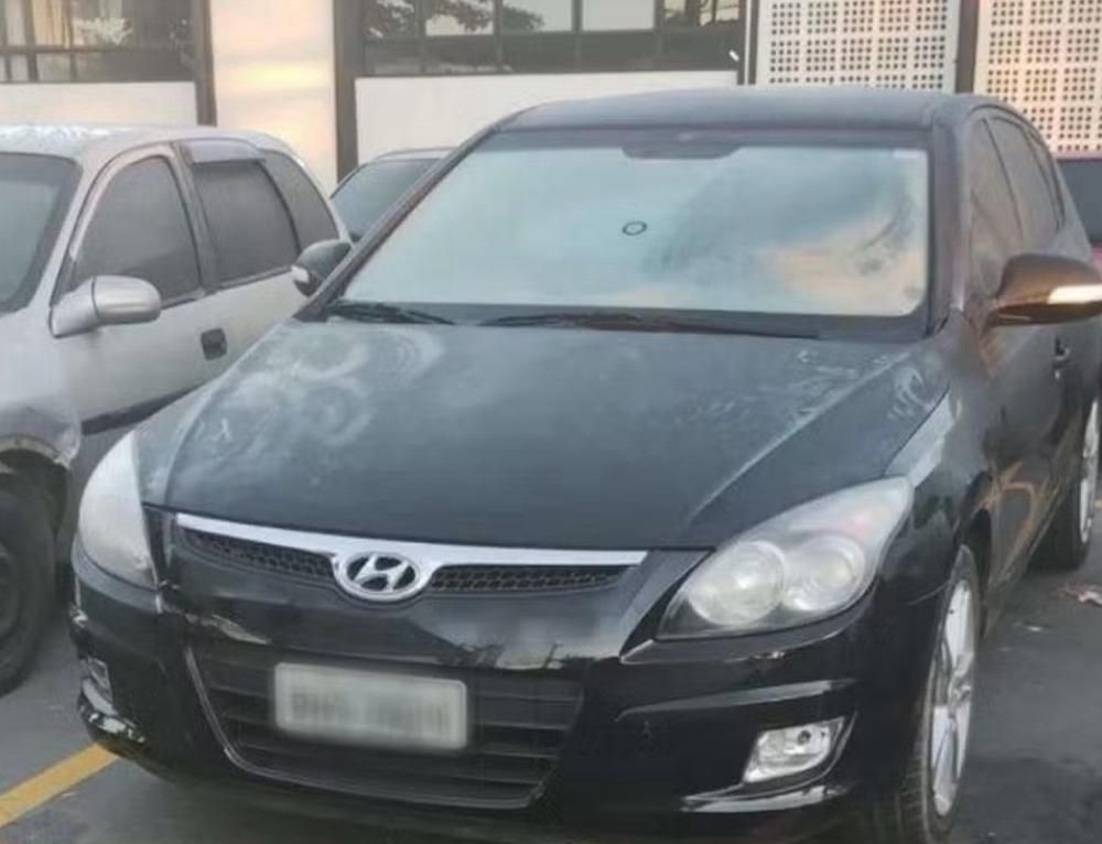 Polícia encontra carro de idoso de SP que foi morto e enrolado em tapete, na garagem de casa