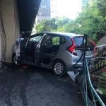 Idosa de 82 anos passa mal e bate carro no Mercado Distrital do Cruzeiro, em BH