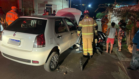 Foto mostra bombeiros atendendo ocorrência em Montes Claros