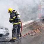 Carro pega fogo após rodar na pista entre São João del-Rei e Ritápolis