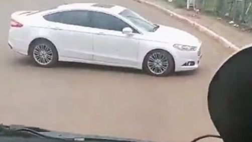 Carro persegue carreta na BR-381