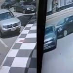 Vídeo: carro sem motorista atravessa avenida e estaciona em batalhão da polícia em MT
