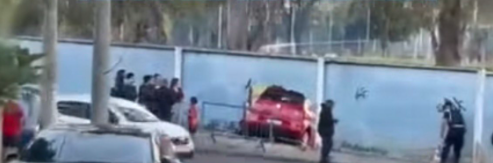 Cruzeiro: carro desgovernado perde freio, destrói muro e invade Toca da Raposa