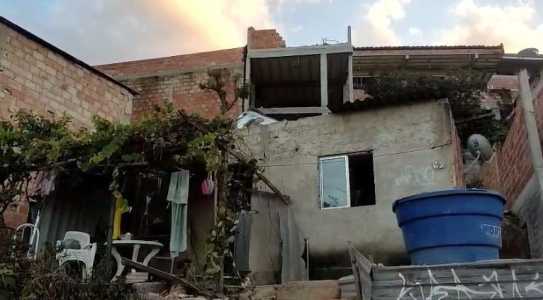 Condutora do veículo saía da garagem quando sofreu o acidente
