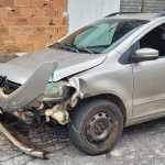 Idosos que ficaram presos em carro que caiu dentro de córrego em Betim (MG) se recuperam: 'Estão tranquilos'