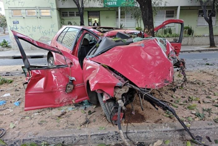 A colisão aconteceu por volta das 4h16, em frente ao prédio do Sebrae, no bairro Nova Granada