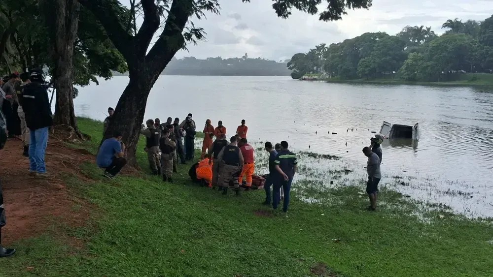 Morre motorista de carro que caiu na Lagoa da Pampulha após mal súbito