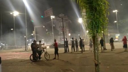 Carros fazem racha na capital em gravação de comercial