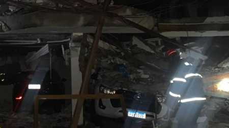Carros ficaram sob os escombros após explosão de gás em Campos do Jordão