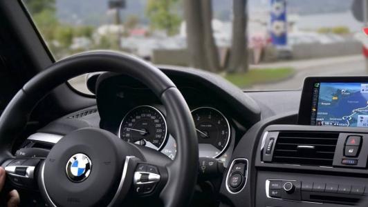 Carros foram apreendidos e estabelecimentos comerciais interditados