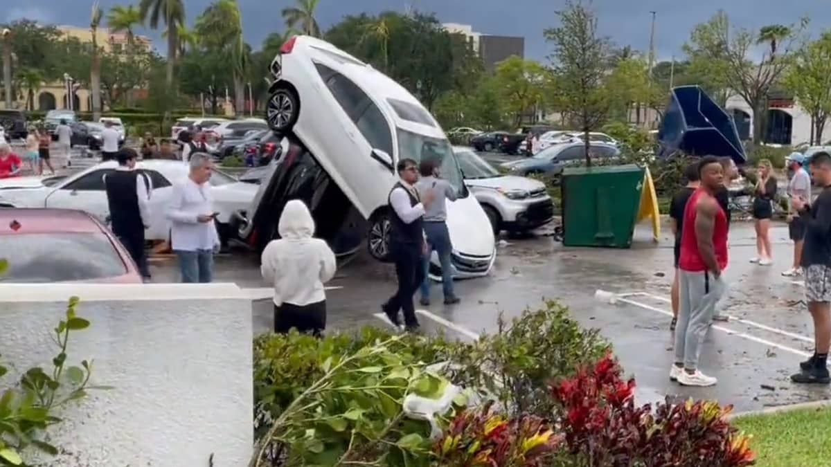 Vídeo: tornado arrasta carros nos Estados Unidos
