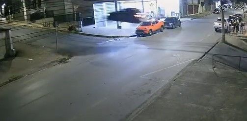 Vídeo: em cena digna de Velozes e Furiosos, Argo e viatura 'voam' em perseguição em BH