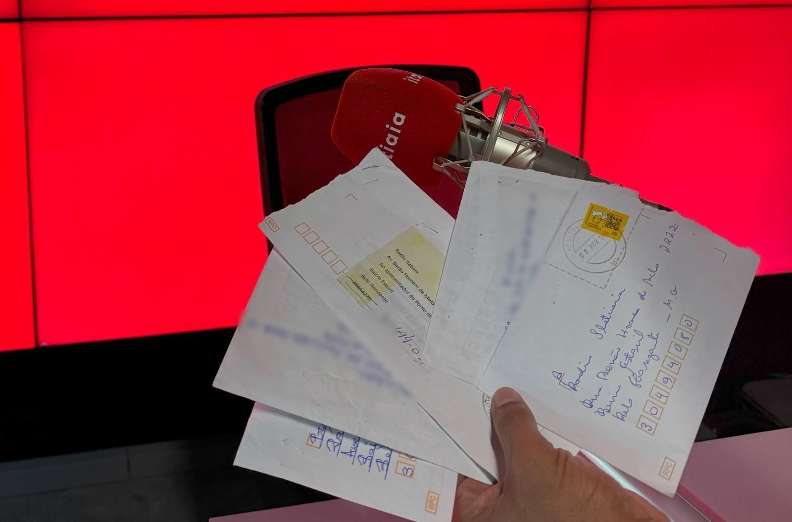 Busca por romance e pedido de ajuda: Itatiaia mantém tradição de cartas escritas à mão