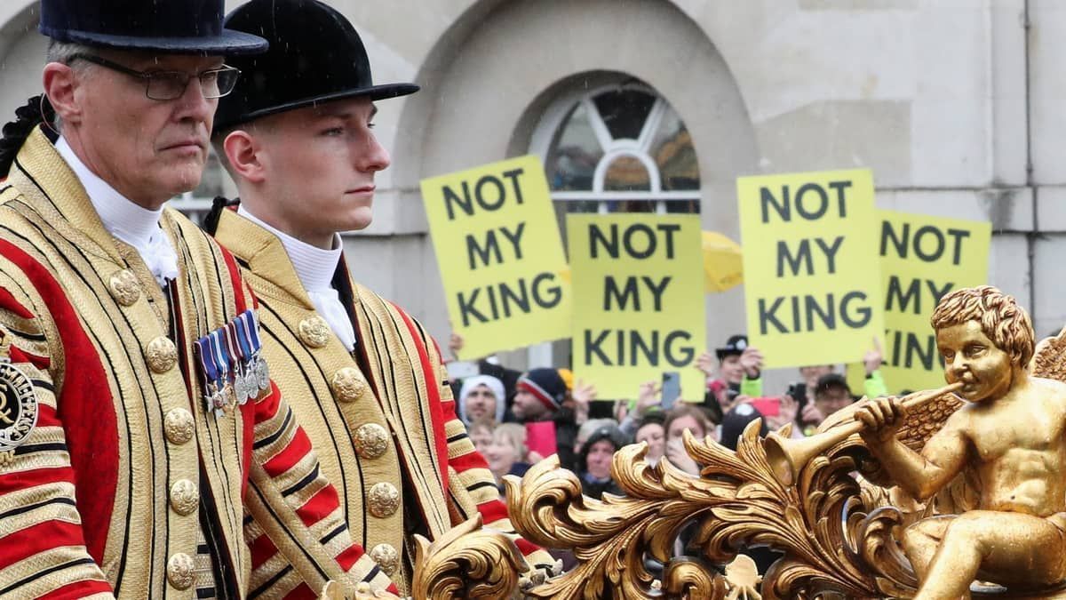 Charles III: 'Abaixo a coroa!', gritam manifestantes antimonarquia 