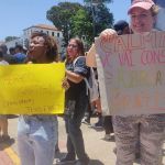 Enem 2023: voluntárias oferecem 'abraço grátis' para estudantes antes das provas em Belo Horizonte  