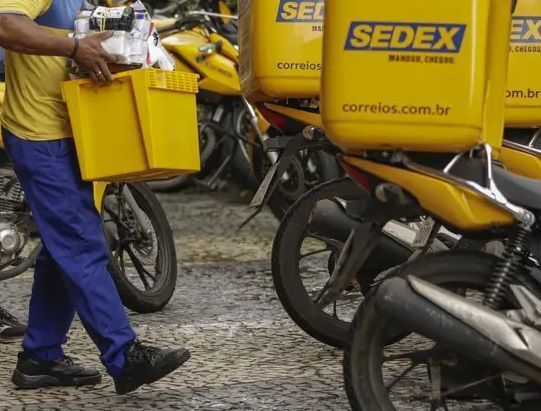 TST cita alcoolismo como doença e manda Correios reintegrar carteiro em Minas