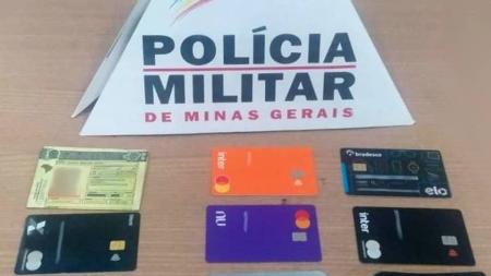 Cartões foram apreendidos pela PM