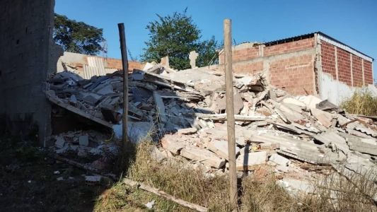 Casa de três andares desabou na manhã desta segunda-feira (24)