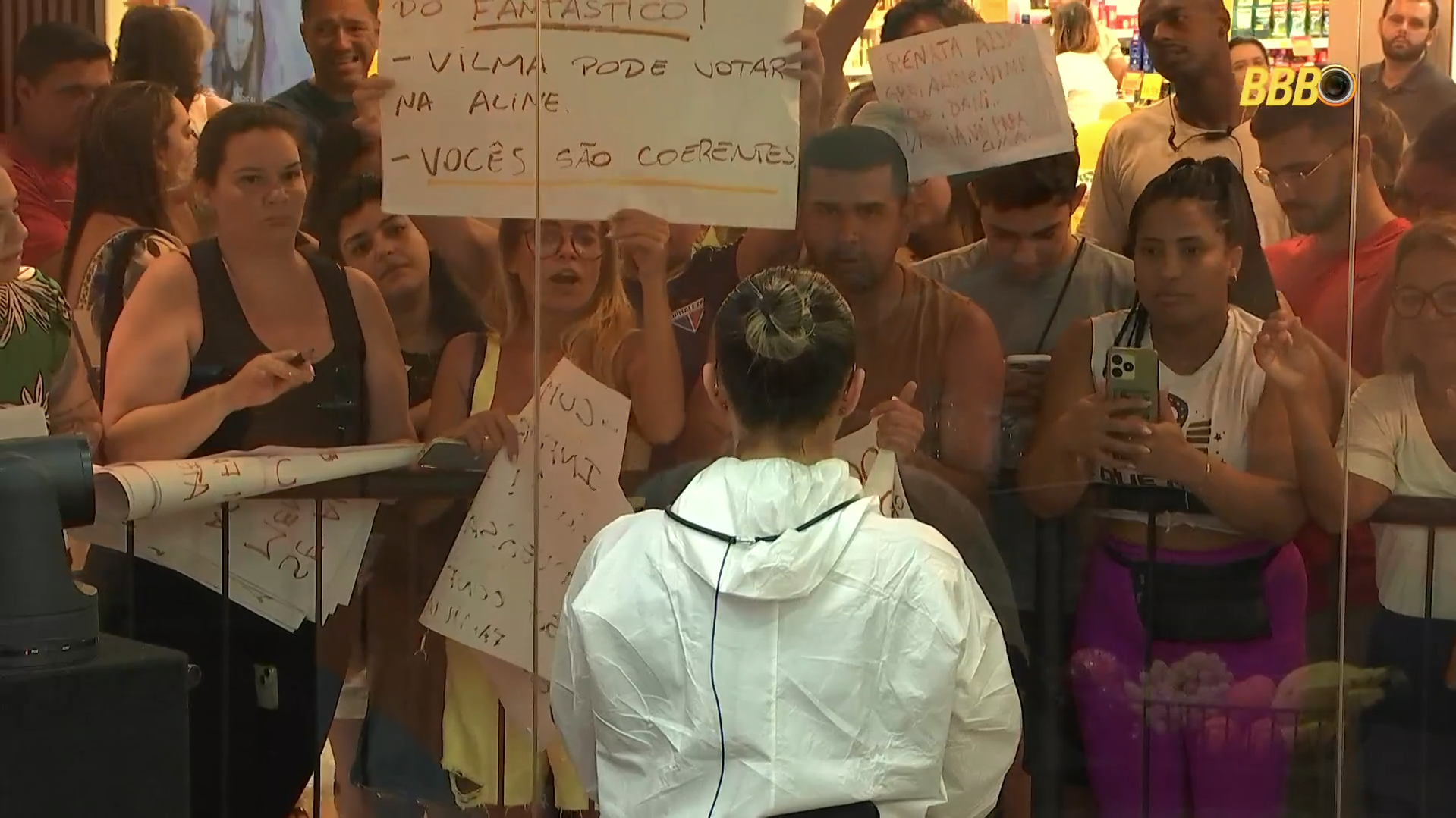 Na Casa de Vidro, Renata reage à porcentagem de Camilla no Paredão do BBB 25
