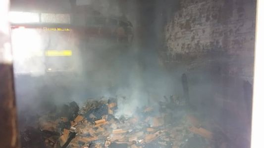 Casa ficou completamente destruída após o incêndio