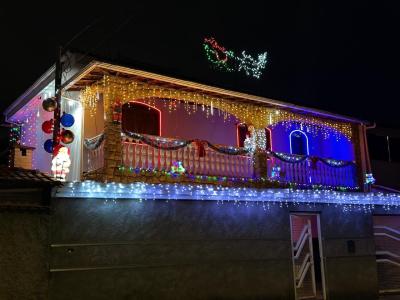 A casa de Wagner Faria ilumina a Rua Prado, no bairro Diamante, Região do Barreiro, em BH