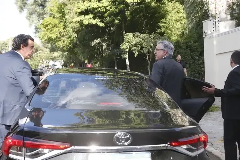Ministros Alexandre Padilha e Rui Costa visitam Lula para falar sobre Reforma Tributária