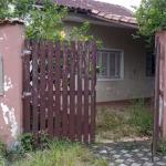 Casal vê própria casa à venda, marca visita e ajuda polícia a prender golpistas