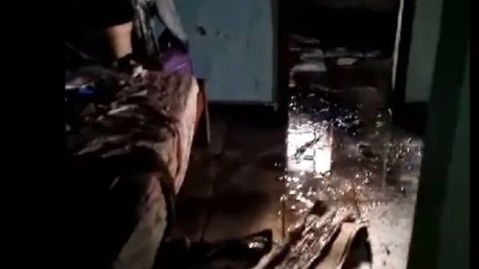 Casa pegou fogo na manhã desta quinta-feira (6) e bombeiros usaram 5 mil litros de água para controlarem as chamas