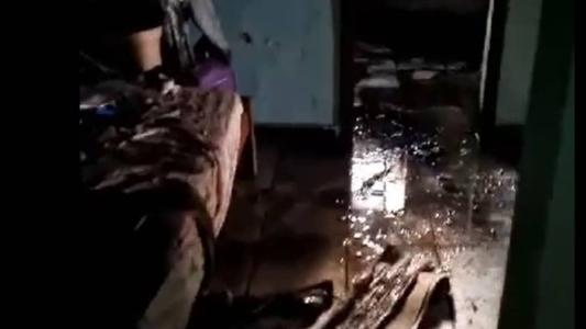 Casa pegou fogo na manhã desta quinta-feira (6) e bombeiros usaram 5 mil litros de água para controlarem as chamas