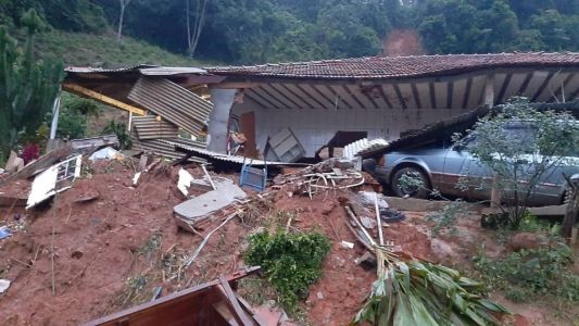 Casa soterrada na zona rural de Caldas