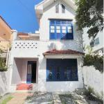 Casa em que Vinicius de Moraes viveu no RJ é colocada à venda por valor milionário; confira fotos