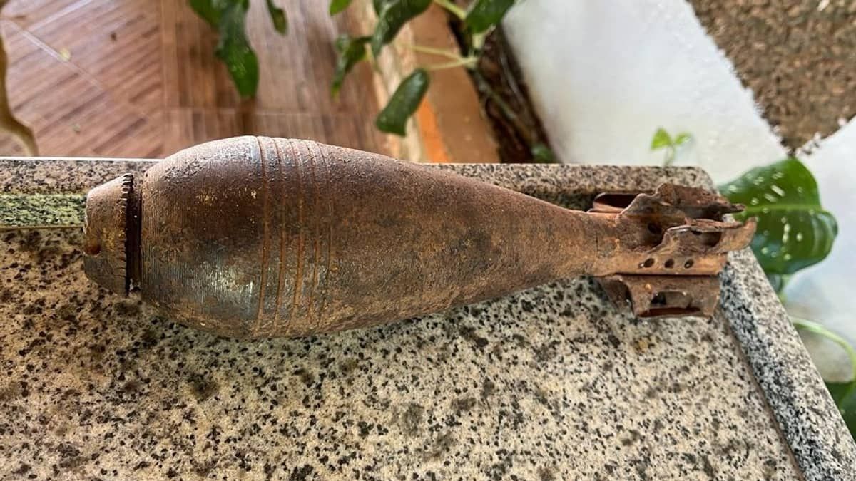 Casal encontra bomba enterrada enquanto pescava no interior de Minas; veja imagens