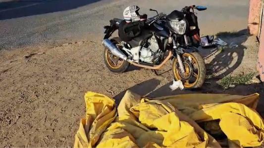 Casal de moto fica ferido em acidente com lona de caminhão no Anel Rodoviário de Belo Horizonte
