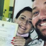 Casal comemora divórcio e prepara festa com churrasco e bolo: ‘liberto do mal’