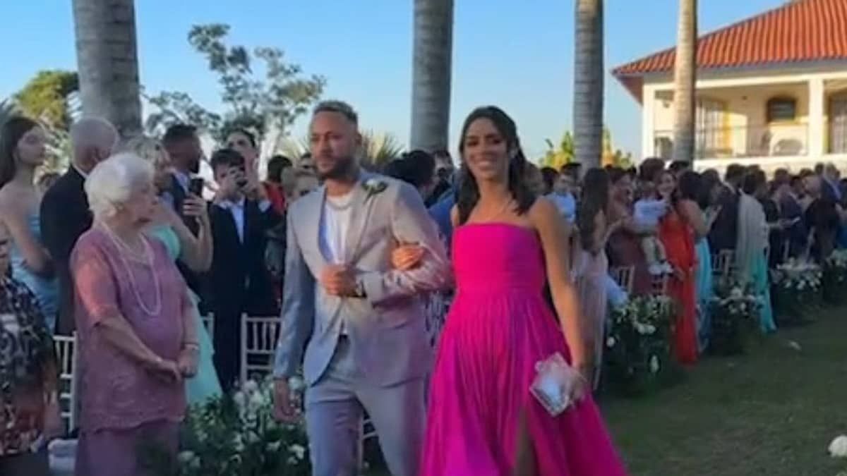 Em meio a polêmicas, Neymar e Bruna aparecem juntos em casamento