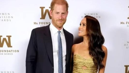 Casal saía de evento quando foi perseguido por paparazzi