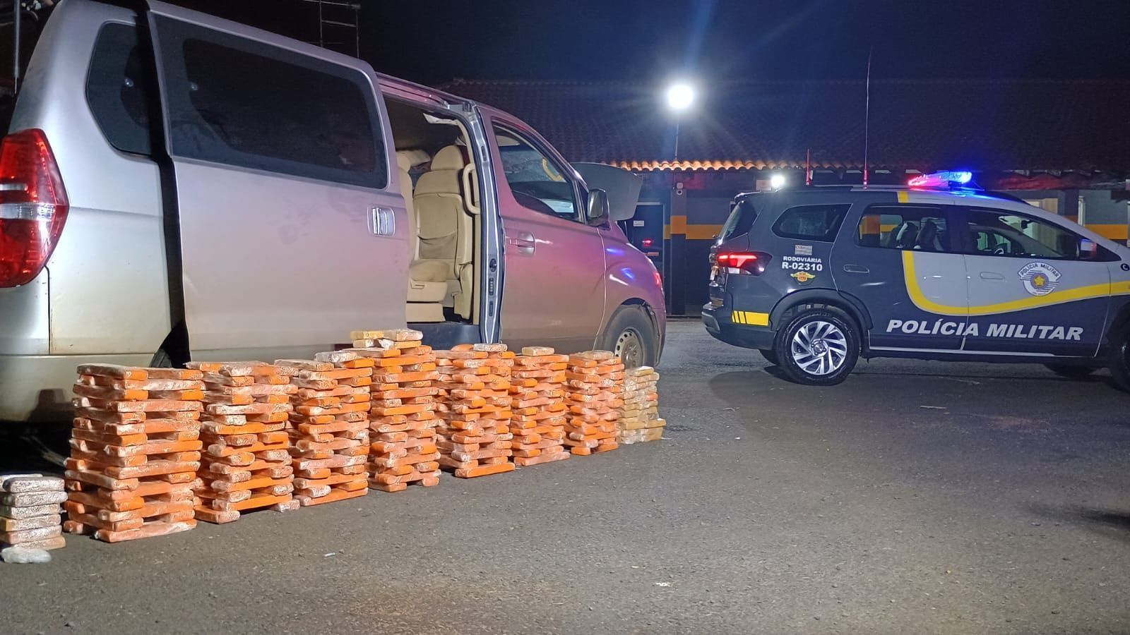 Casal é preso no interior de SP com 190 kg de maconha no forro das portas do carro