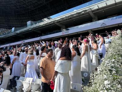Casamento coletivo na Arena MRV