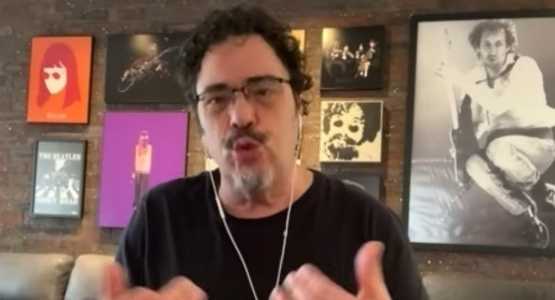 Casagrande em participação de live no Uol em 4 de fevereiro de 2026