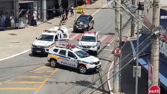 Casas Bahia é invadida por homens armados