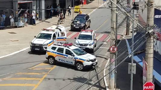 Casas Bahia é invadida por homens armados