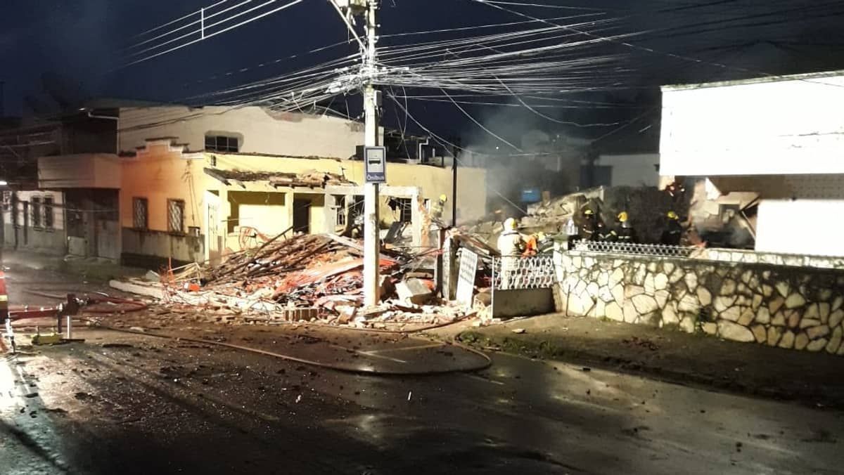 Casas explodem em Juiz de Fora e deixam uma vítima sob os escombros  