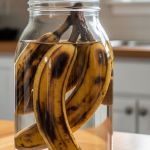 Casca de banana e água com bicarbonato: por que é recomendado e para que serve